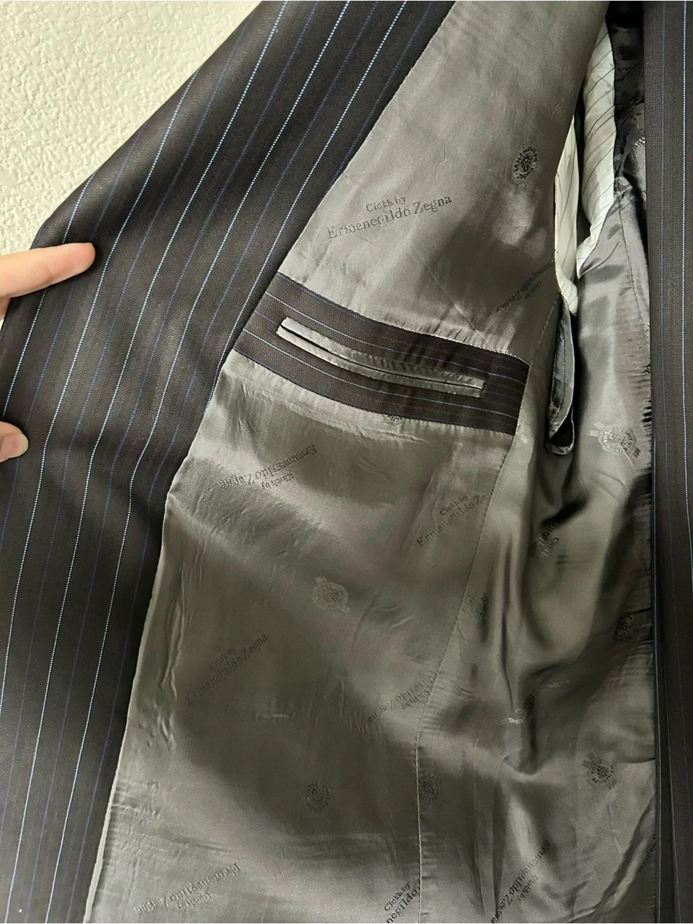 Ermenegildo Zegna y Custom Tailored 2-Piece Suit dark grey– Wool & Silk